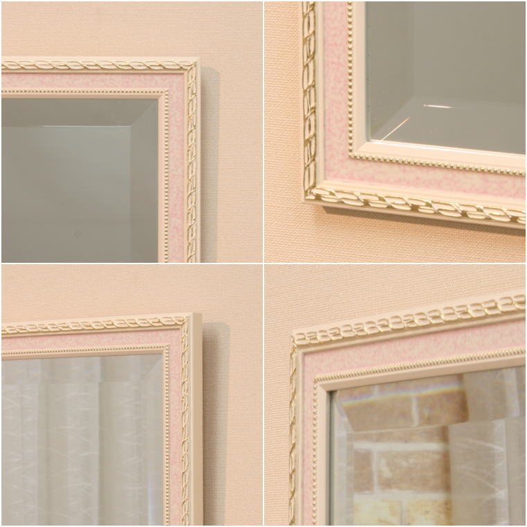 25×35センチほどのコンパクトなウォールミラー