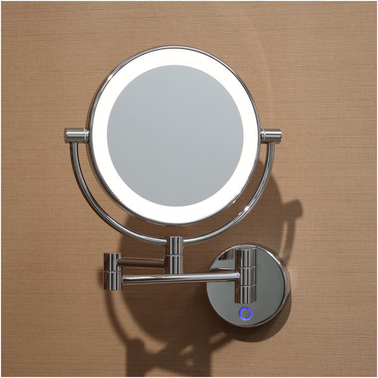 LED照明を点灯させた状態の3倍拡大ミラー。タッチスイッチが光る壁付け仕様。