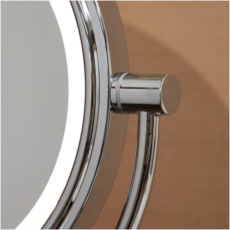 ミラー側面部のクロームメッキ仕上げをクローズアップした画像。細部の質感を強調。