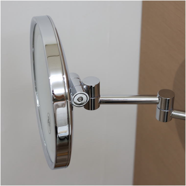 側面から見たLED調色式拡大ミラー。ヒンジ部の精密な構造を強調したクローズアップ画像