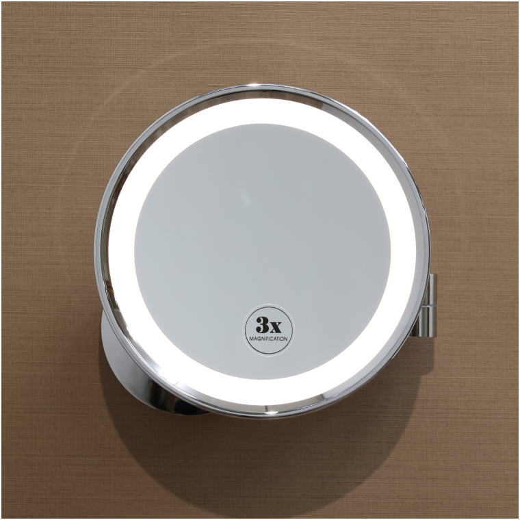 正面から見た3倍率LED拡大鏡。均一なライトリングが輪郭を明るく照らす。