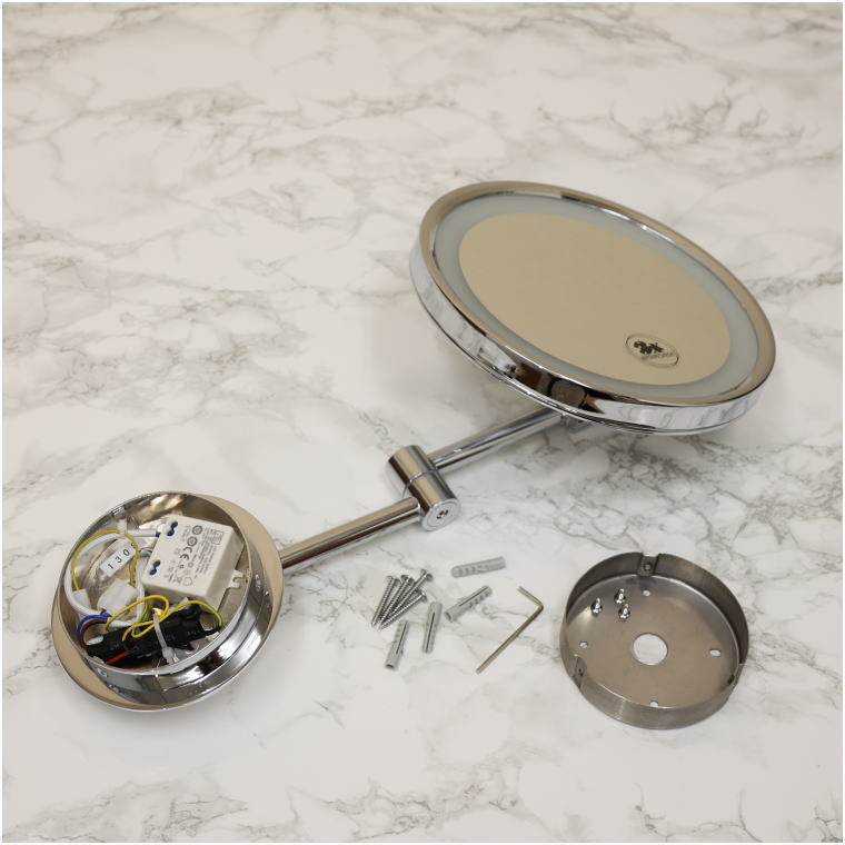 内部配線とLEDドライバーを示した構成部品写真。プロ仕様設計の堅牢な造り。