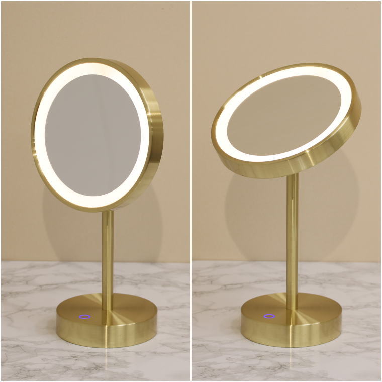 角度調整可能な真鍮ヘアライン仕上げ 充電式LEDスタンド拡大ミラー 使用イメージ