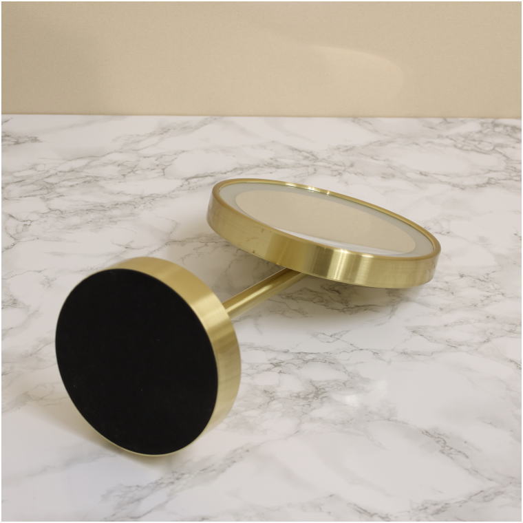 真鍮ヘアライン仕上げ充電式LED拡大スタンドミラー 付属USB充電ケーブル